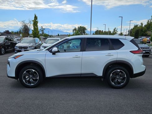 Used 2024 Nissan Rogue SV image 9