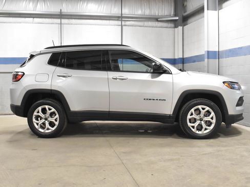 Used 2025 Jeep Compass Latitude AWD/4WD image 27