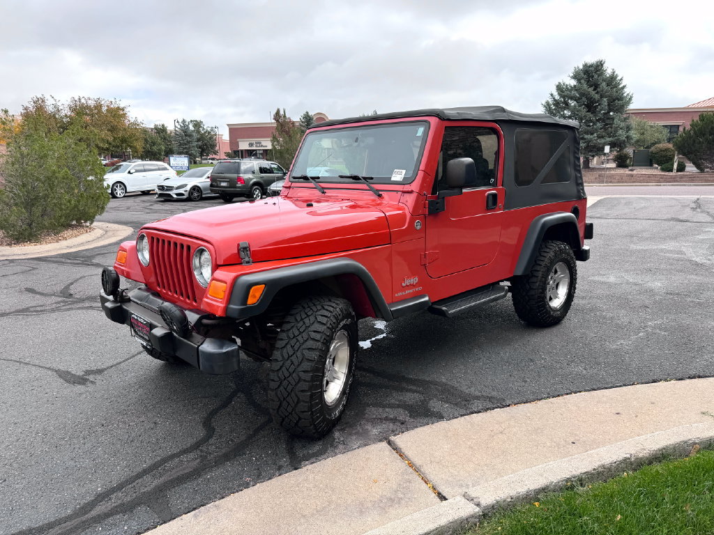 Used 2005 Jeep Wrangler Unlimited w/ Premium Audio Group AWD/4WD image 4