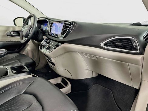 Used 2022 Chrysler Pacifica Touring-L FWD image 29