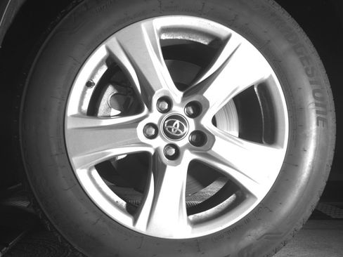 Used 2025 Toyota Highlander LE FWD image 12