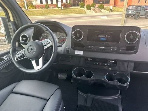 Used 2022 Mercedes-Benz Sprinter 144 Cargo image 12