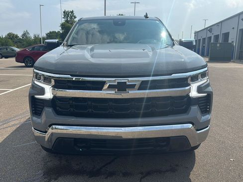 Used 2024 Chevrolet Silverado 1500 LT AWD/4WD image 8