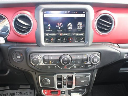 Used 2020 Jeep Wrangler Unlimited Rubicon w/ Uconnect 4C Nav & Sound Group image 17