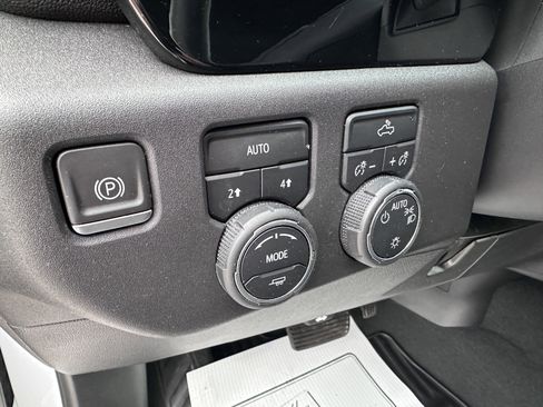 Used 2023 Chevrolet Silverado 1500 LT image 15