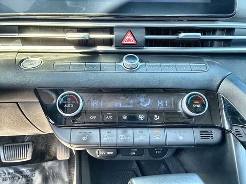 Used 2024 Hyundai Elantra Limited image 17