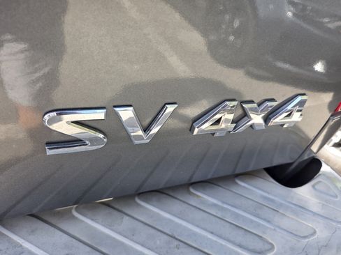 Used 2016 Nissan Frontier SV w/ SV Value Truck Package AWD/4WD image 4