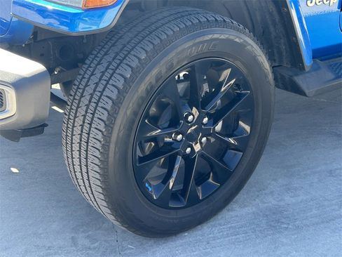 Used 2023 Jeep Wrangler Unlimited Sahara w/ Cold Weather Group image 9