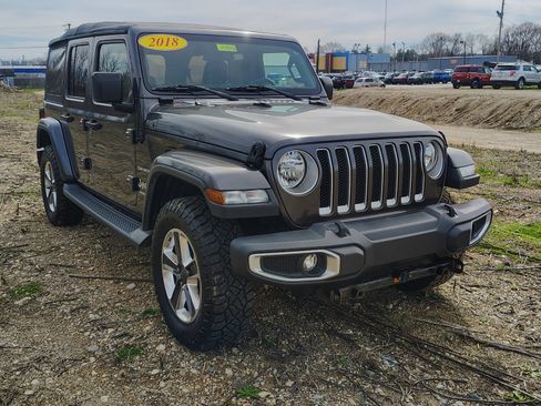 Used 2018 Jeep Wrangler Unlimited Sahara AWD/4WD image 3