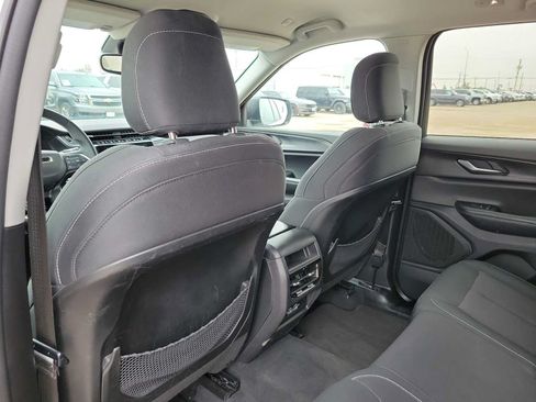 Used 2024 Jeep Grand Cherokee Laredo AWD/4WD image 16