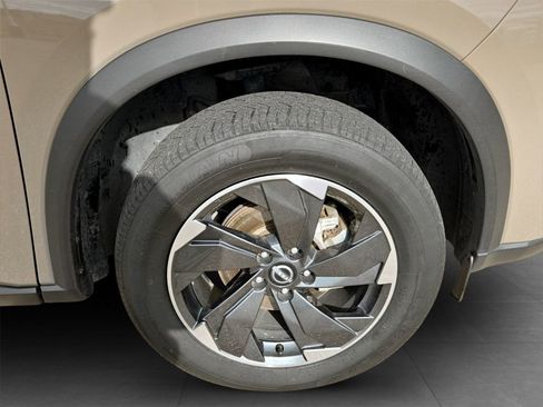 Used 2024 Nissan Rogue SV image 25