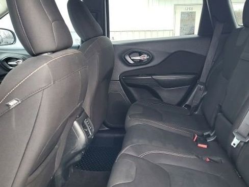 Used 2016 Jeep Cherokee Latitude w/ Cold Weather Group image 15