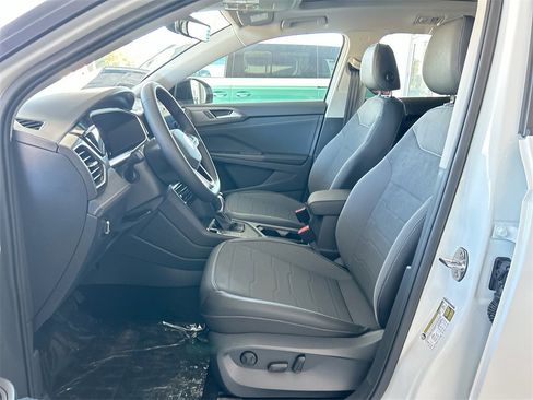 New 2026 Volkswagen Taos SE image 11