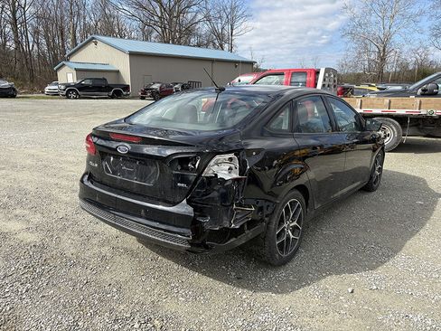 Used 2017 Ford Focus SEL w/ Cold Weather Package FWD image 1