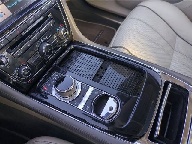 Used 2014 Jaguar XJ L Portfolio RWD image 12