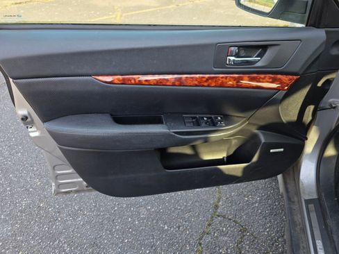 Used 2011 Subaru Outback 3.6R Limited image 11