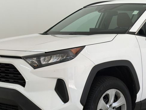 Used 2021 Toyota RAV4 LE FWD image 12
