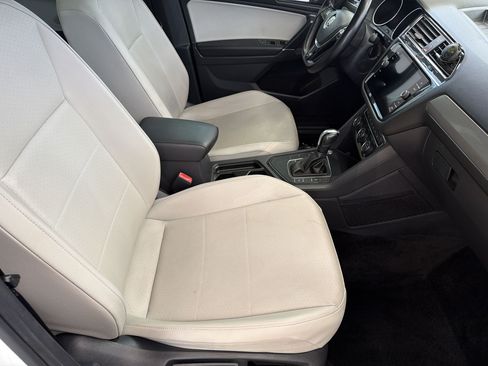 Used 2020 Volkswagen Tiguan SE R-Line FWD image 23