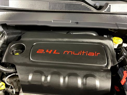 Used 2022 Jeep Compass Latitude FWD image 30