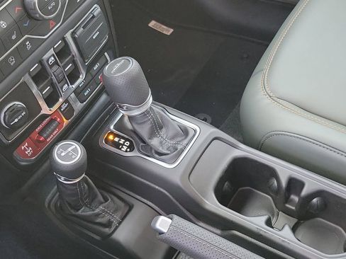 New 2026 Jeep Gladiator Mojave image 11