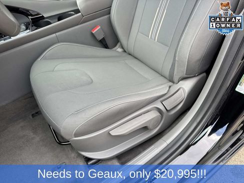 Used 2025 Hyundai Elantra SEL FWD image 35