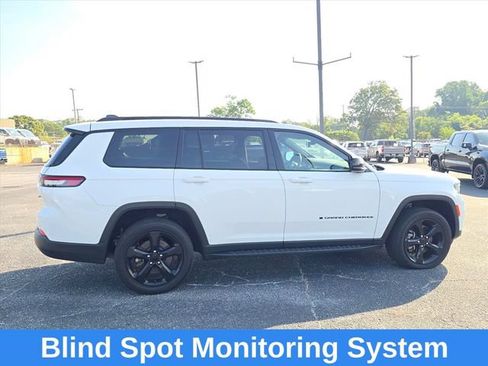 Used 2023 Jeep Grand Cherokee L Laredo AWD/4WD image 4
