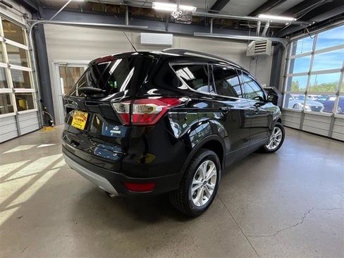 Used 2017 Ford Escape SE w/ Equipment Group 201A FWD image 5