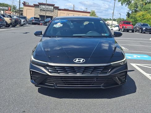 Used 2025 Hyundai Elantra SEL FWD image 2