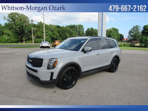 Used 2022 Kia Telluride EX w/ EX Premium Package AWD/4WD image 3