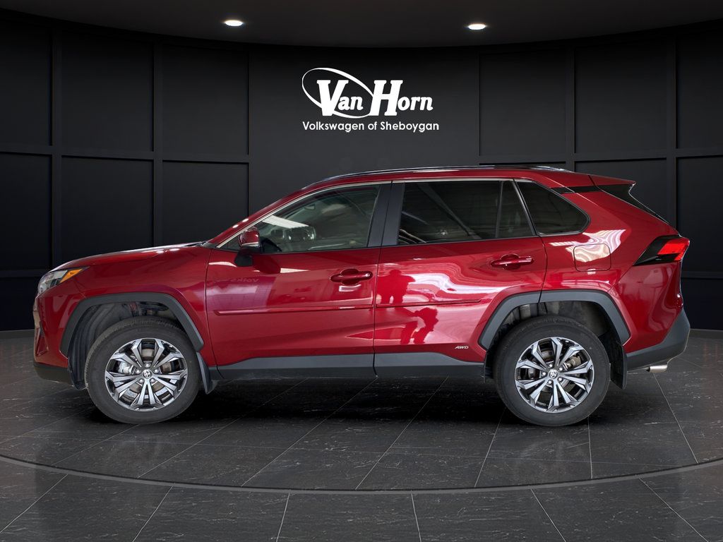 Used 2023 Toyota RAV4 XLE Premium AWD/4WD image 4