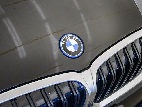 Certified 2023 BMW 330e w/ Convenience Package image 8