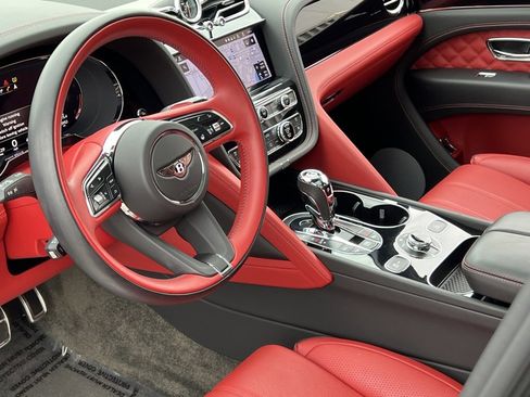 Certified 2022 Bentley Bentayga image 17