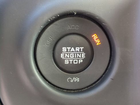 Used 2019 Jeep Wrangler Unlimited Sahara image 31