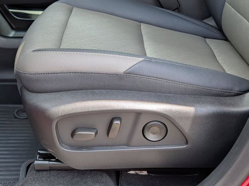 Used 2026 Chevrolet Equinox LT w/ Convenience Package II FWD image 9