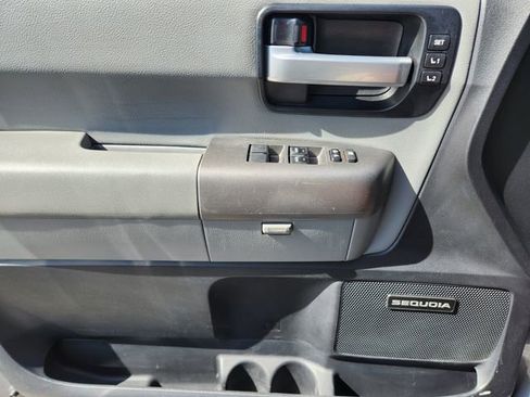 Used 2017 Toyota Sequoia Limited w/ Safety & Convenience Package image 33