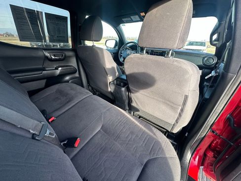 Used 2019 Toyota Tacoma TRD Sport image 29