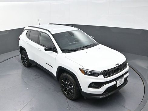 New 2026 Jeep Compass Latitude image 9