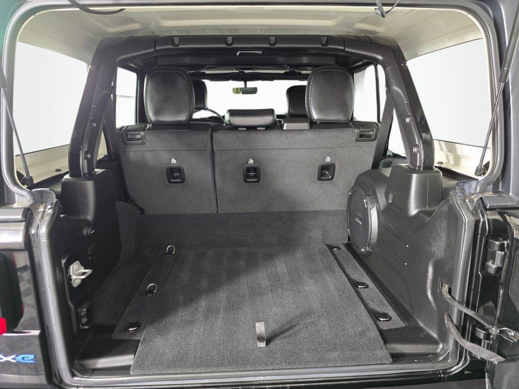 Used 2023 Jeep Wrangler Unlimited Sahara AWD/4WD image 18