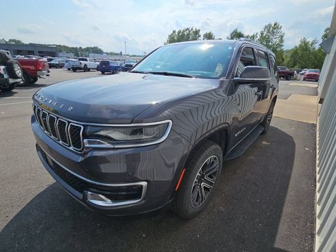 Used 2022 Jeep Wagoneer Series III w/ Rear Seat Entertainment Group AWD/4WD image 1