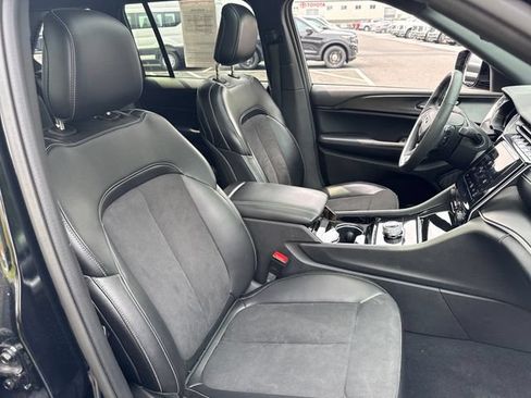 Used 2023 Jeep Grand Cherokee Altitude AWD/4WD image 13