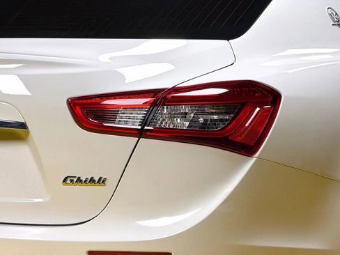 Used 2017 Maserati Ghibli S image 8