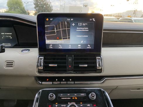 Used 2018 Lincoln Navigator L Select w/ Cargo Package image 16