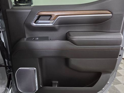 Used 2023 Chevrolet Silverado 1500 High Country w/ High Country Premium Package AWD/4WD image 31