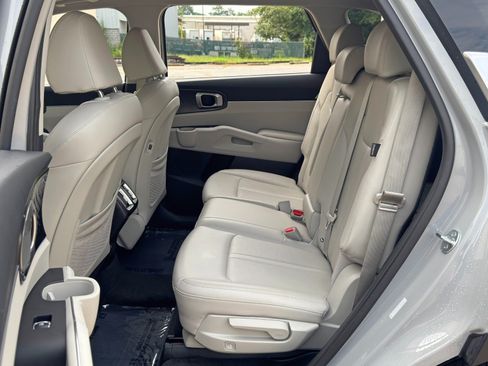 Used 2024 Kia Sorento S w/ Panoramic Sunroof Package AWD/4WD image 41