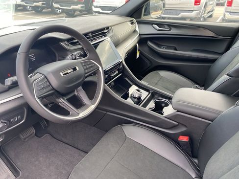 New 2025 Jeep Grand Cherokee L Altitude image 25