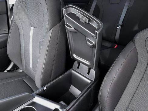 New 2026 Hyundai Elantra SE FWD image 18