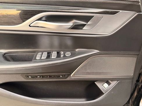 Used 2021 BMW 750i xDrive w/ Executive Package image 18