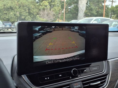 Used 2024 Nissan Altima 2.5 SV w/ SV Premium Package image 8