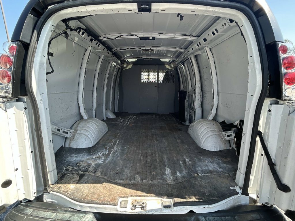 Used 2019 Chevrolet Express 2500 w/ Driver Convenience Package RWD image 11
