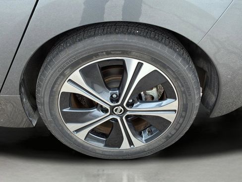 Used 2020 Nissan Leaf SV w/ SV Technology Package FWD image 39